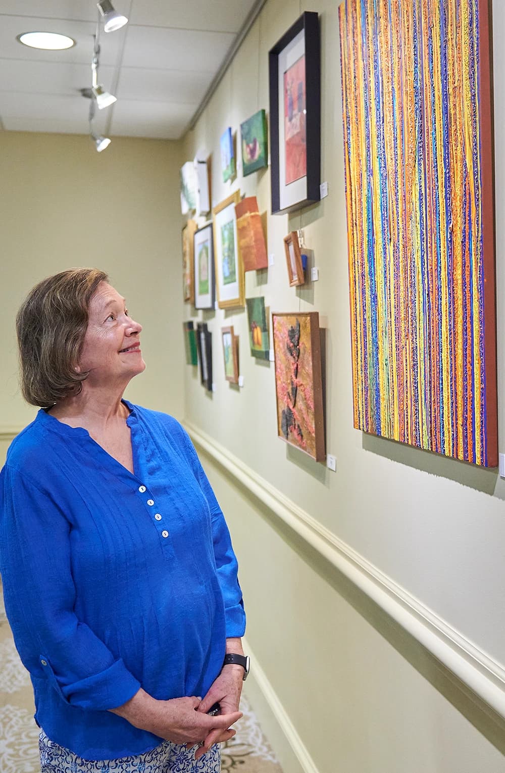 highlands-woman-viewing-art-2